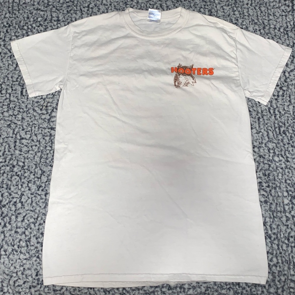 Men’s hooters birthday tee